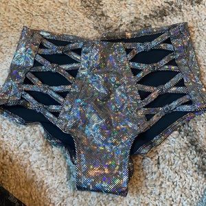 Iheartraves booty shorts